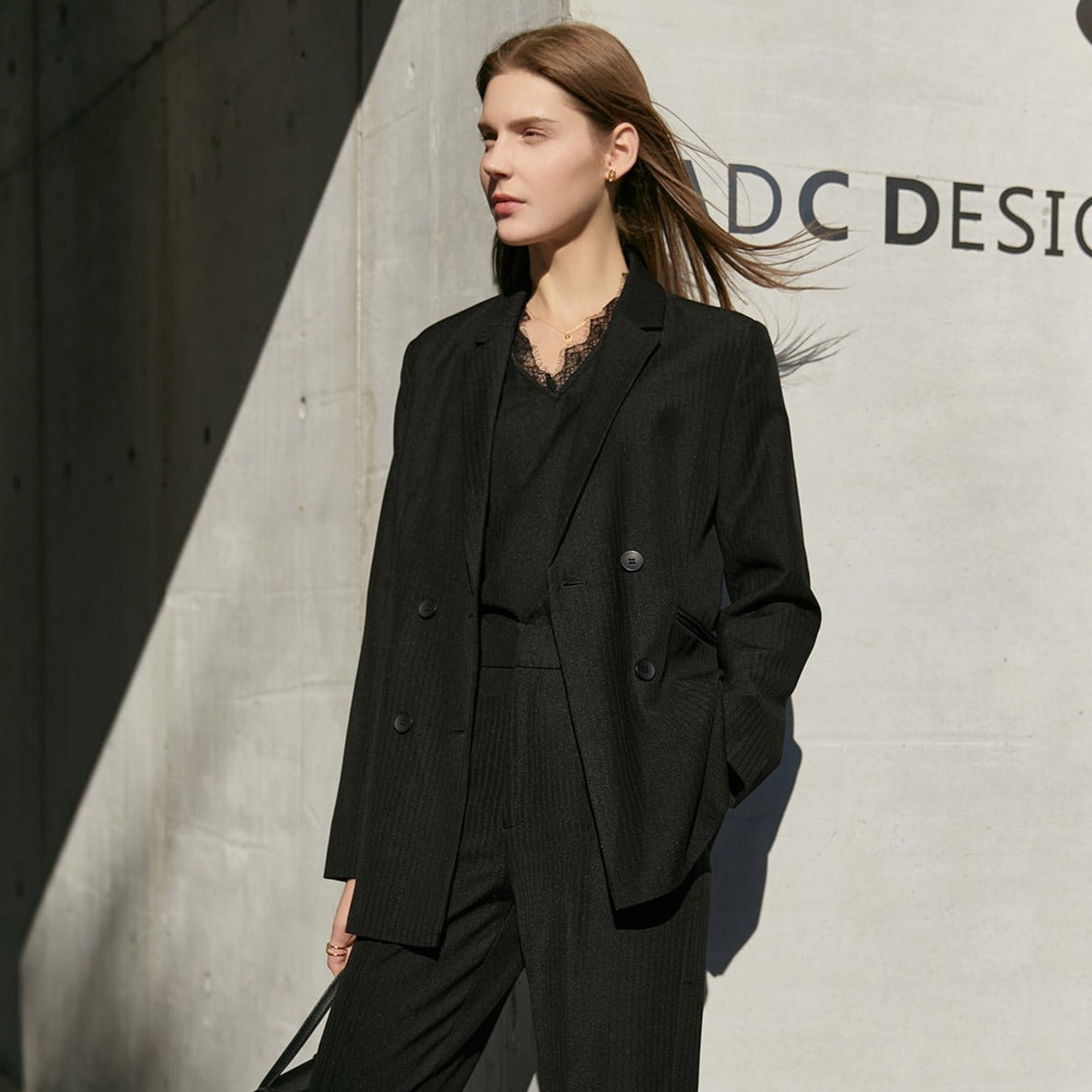 Blazer Alfaiataria Minimal Tecido Leve - Israel