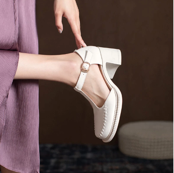 Sapato Feminino Modelo Bico quadrado com Salto - Korry